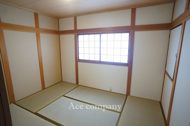 【寝室】 | 東大阪市稲田本町2丁目 | 【3階：和室6帖】畳表替え、障子・襖張替え済みです☆