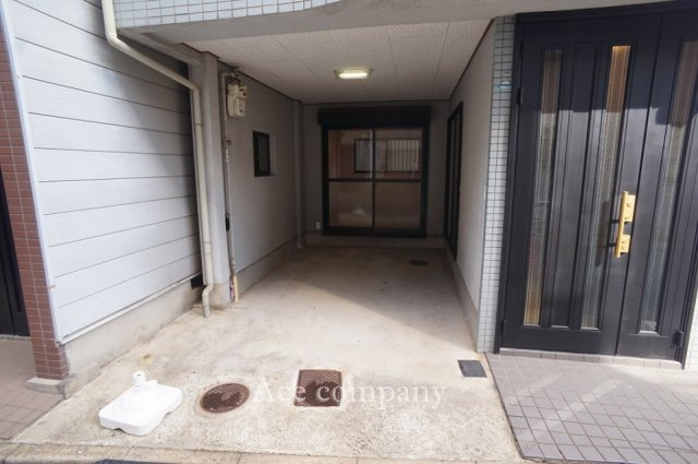【駐車場】 | 東大阪市稲田本町2丁目 | 玄関大きく開ける親子ドア♪玄関特殊塗装済み☆ポスト新調☆車庫内勝手口あります♪