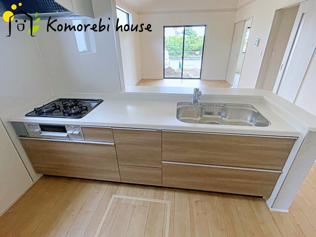 さいたま市西区二ツ宮　新築一戸建て　リーブルガーデン　02のキッチン|コンパクトなキッチンで掃除もラクラク