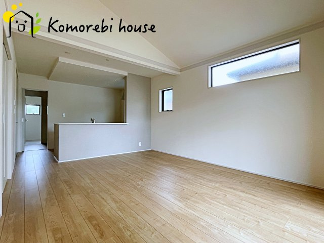 さいたま市西区二ツ宮　新築一戸建て　リーブルガーデン　02の居間・リビング|ゆったりとしたリビングです