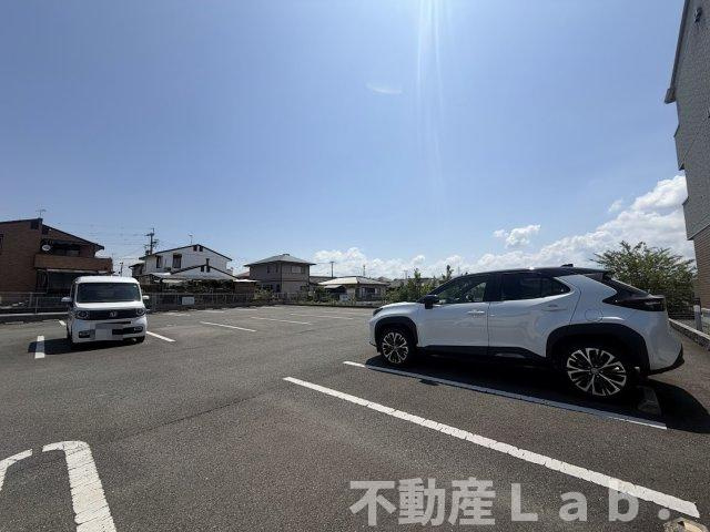 アヴェニール　ブリアン　イリチの駐車場