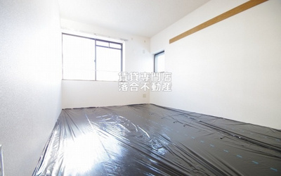 【和室】 | メゾン・アン・ソレイユ | 落ち着いた雰囲気の和室付き（写真：日焼け防止シート）