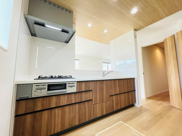 幸田町深溝　新築分譲住宅　全2棟　2号棟のキッチン|使い勝手の良いシステムキッチン。
