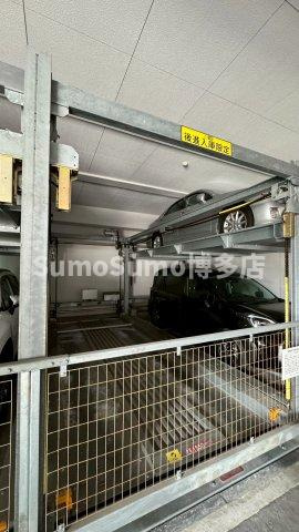 エンクレスト博多MATEの駐車場