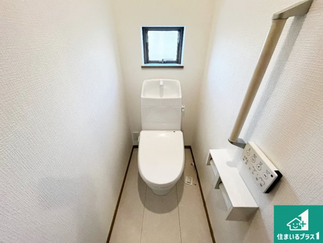 明石市二見町東二見　新築一戸建てのトイレ|1・2階の2ヶ所にあるので、朝の忙しい時間の順番待ちもなく、深夜の利用にも大変便利です。