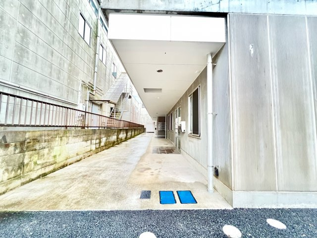 山王町マンションのエントランス
