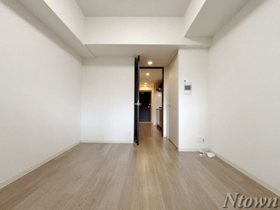 【居間・リビング】 | ディアレイシャス浅間町Ⅲ | こちらの居間で趣味の時間をお楽しみください