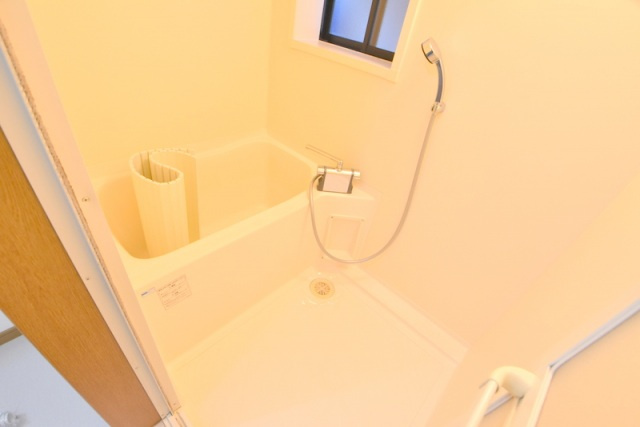 レジデンスくろかわBの浴室