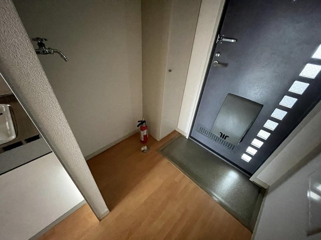 ハイネス津田沼の玄関