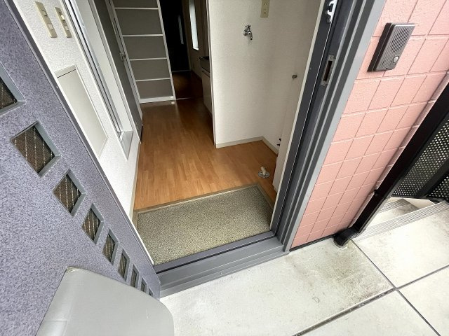 ハイネス津田沼の玄関