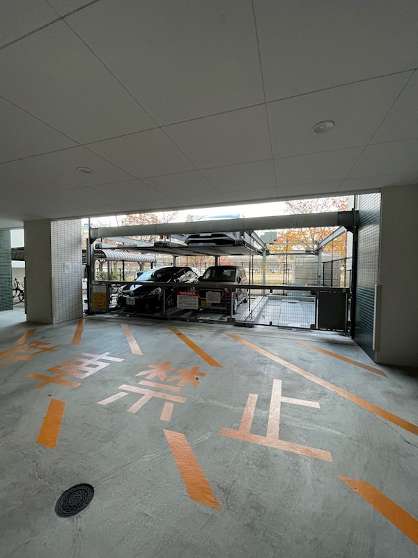 エンクレスト博多Belleの駐車場