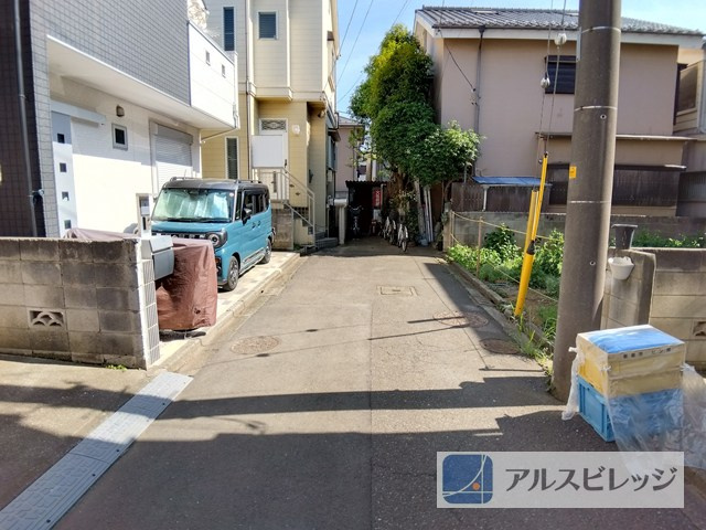 土地/新座市新堀１丁目の前面道路含む現地写真