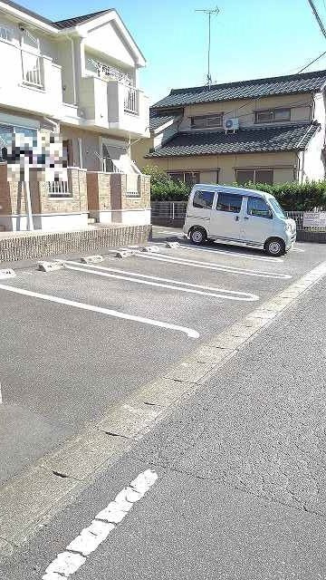 コリーヌ空木の駐車場
