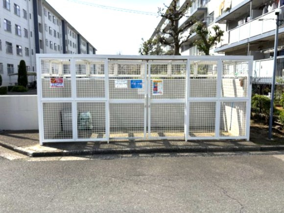 敷地内のゴミ置き場です。