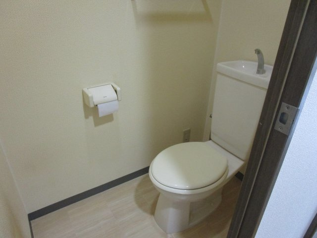 オリエントハイツ二日市Ⅱのトイレ|落ち着いた色調のトイレです