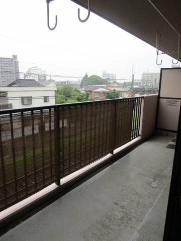 オリエントハイツ二日市Ⅱのバルコニー|お洗濯にも便利なバルコニー付き