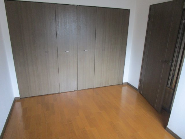 オリエントハイツ二日市Ⅱの洋室|ゆったりした洋室です