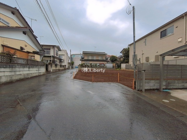 守谷市百合ヶ丘11期　新築戸建の前面道路含む現地写真