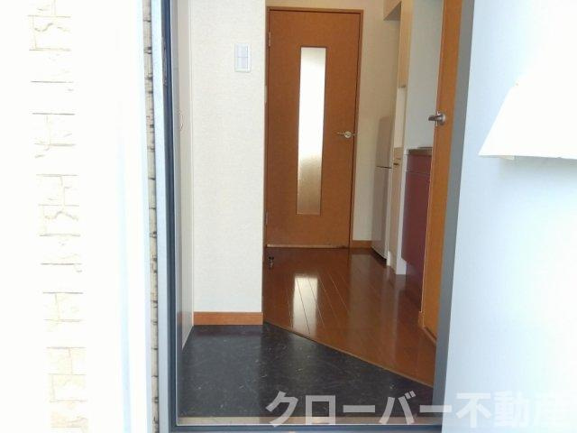 レオパレスクリスマスローズの玄関