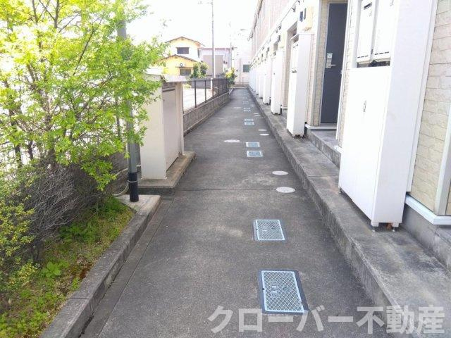 レオパレスクリスマスローズの駐車場