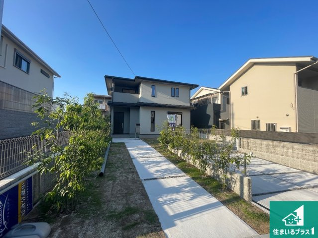 宇治市宇治下居　新築一戸建ての外観|周辺は落ち着いた街並みの住宅地！子育てがしやすい住環境です！気になることがありましたら、お気軽にお問い合わせください！
