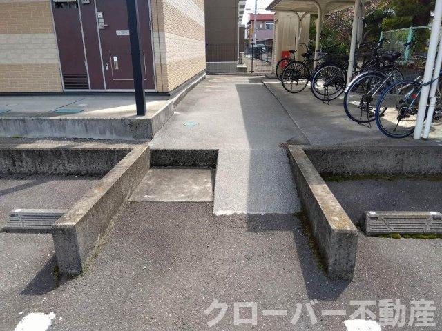 レオパレスソレーユⅡの駐車場