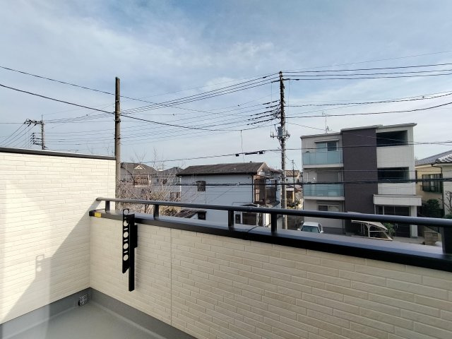 ◆川口市大字芝5391番のバルコニー|広いバルコニーからたっぷりの光をうけたお布団やシーツから太陽のにおいが感じられます。一日の終わりに嬉しいですね！
