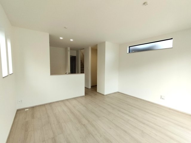 ◆川口市大字芝5391番の居間・リビング|日差しがうれしいリビング♪ ご家族みんなで食事をする大切な場所となります。