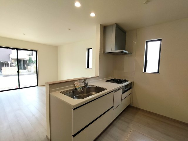 ◆川口市大字芝5391番のキッチン|家族の会話が増える対面キッチン。ご家族と会話をしながらのお料理は楽しいですね♪
