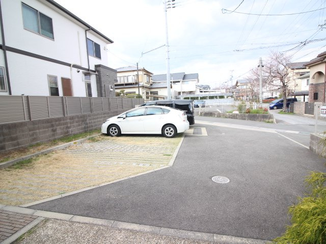 サン円山の駐車場