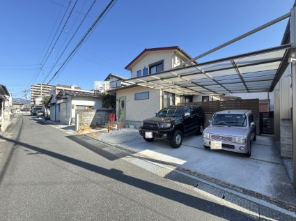 【敷地52坪】高知市鴨部　中古一戸建ての前面道路含む現地写真|ゆとりある全面道路。運転の苦手な方も安心です♪