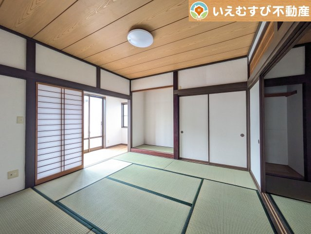 行田市若小玉　中古戸建の和室|便利な離れの和室
和室が独立しているので来客時などに便利！個室でゆっくりくつろぐのも良さそう♪