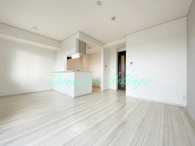 大和市中央６丁目のアパートの居間・リビング