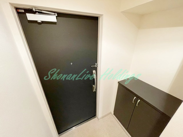 大和市中央６丁目のアパートの玄関