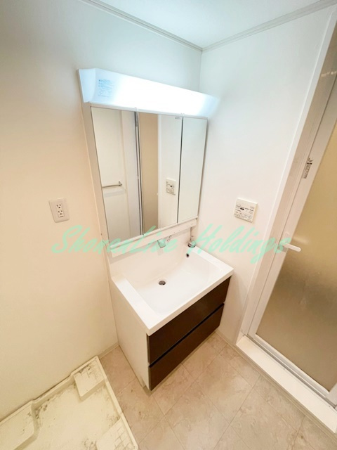 大和市中央６丁目のアパートの洗面所