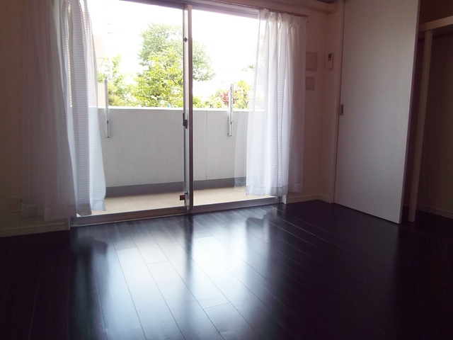 パークキューブ西ヶ原ステージの洋室|日差しが差し込むお部屋です！