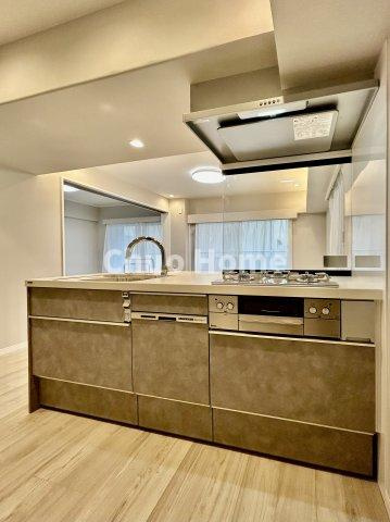 メゾンエクレーレ南千住のキッチン|ワイドで収納豊富なシステムキッチン