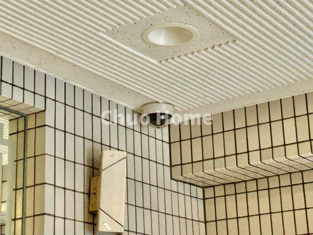 メゾンエクレーレ南千住の防犯設備|【防犯カメラ】何かあった時の大事な証拠になることももちろんなりますが、防犯というくらいですので大事なのは防犯カメラがあることによって抑止力につながることですよね。