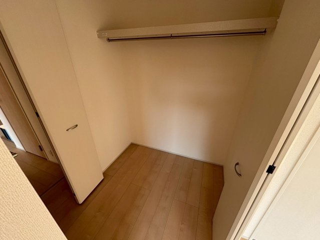 ひたちなか市田彦10期　新築戸建の収納|衣類や季節ものバッグ、帽子などの小物もまとめて収納できる広々としたクローゼット♪
