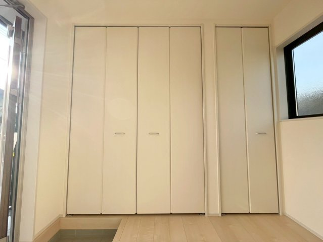ひたちなか市田彦10期　新築戸建の収納|家族全員の靴がスッキリ片付く大容量シューズボックス完備。