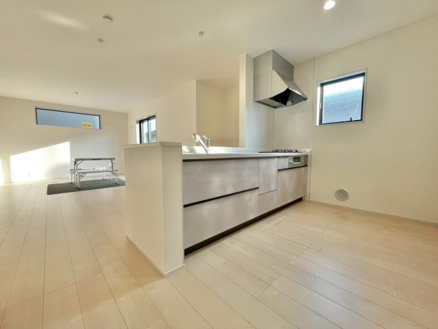 ひたちなか市田彦10期　新築戸建のキッチン|明るく開放的な対面式キッチン