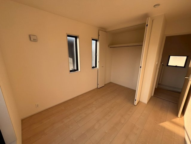 ひたちなか市田彦10期　新築戸建のその他|明るい洋室です♪