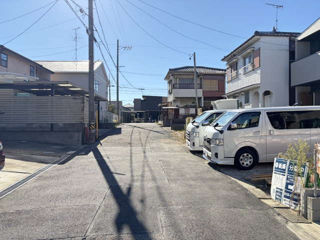 【春日井市月見町Ⅱ 2号棟】小学校4分/LDK20帖超の前面道路含む現地写真|現地（2026.9中旬）撮影　現況：上棟工事中