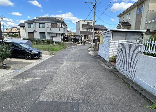 【春日井市月見町Ⅱ 1号棟】東南向き/小学校4分の前面道路含む現地写真|現地（2026.9中旬）撮影　現況：上棟工事中