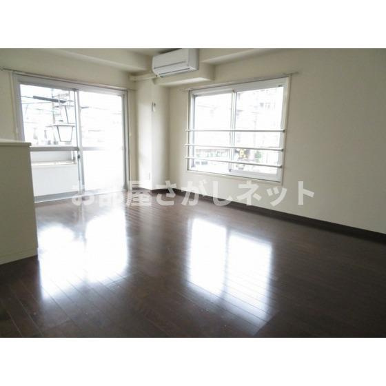 いずみマンションの居間・リビング|LDK14帖