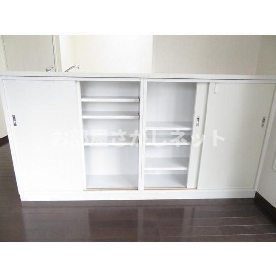 いずみマンションの収納|リビング収納棚