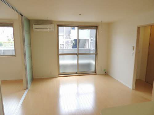 熊本市東区江津２丁目のアパートの居間・リビング