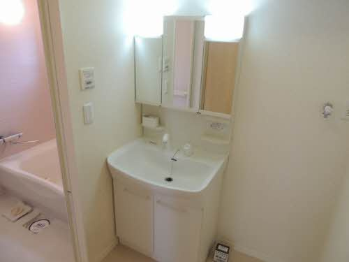 熊本市東区江津２丁目のアパートの独立洗面台