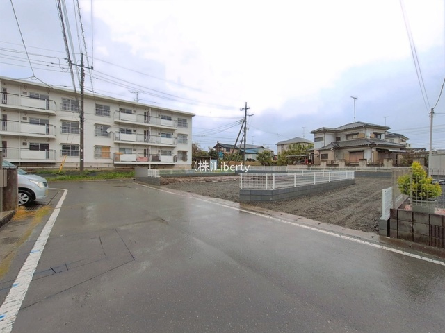 古河市三和　新築戸建　2号棟の前面道路含む現地写真