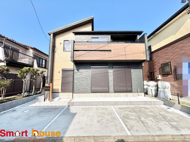 相模原市南区鵜野森　新築1棟の外観|外壁が周囲の街並みと青空に生えるお洒落な仕上がり！周囲には高い建物のないエリア。青い空が大きく感じますね。